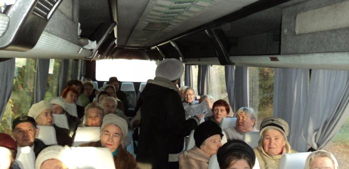 1 октября пожилые люди Русско-Высоцкого сельского поселения посетили государственный музей-заповедник 